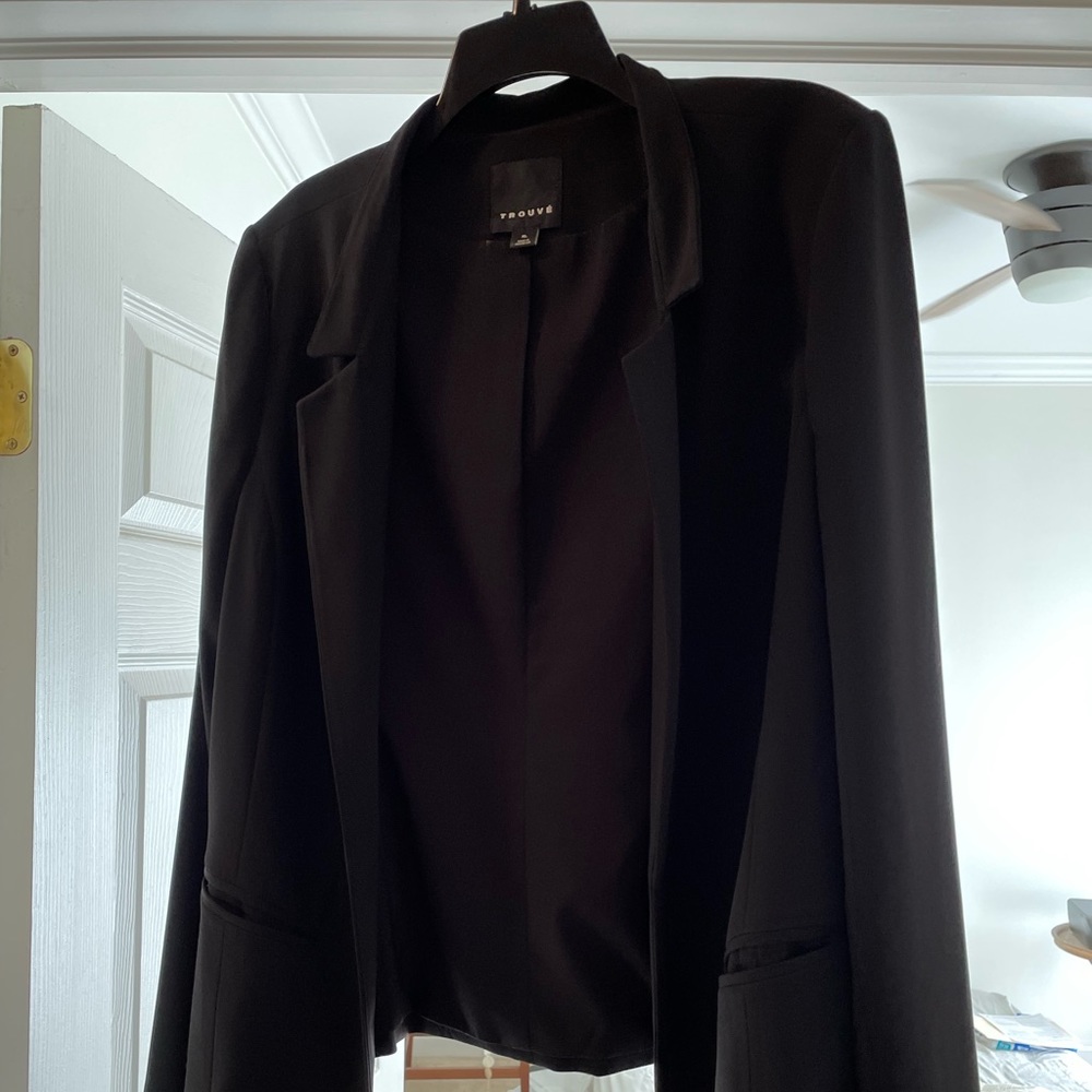 Beautiful tailored suit jacket worn about 4 times